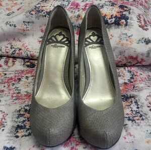 Fergie Grey Faux Snakeskin Heels SZ 8